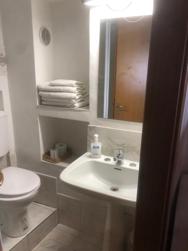 Lovely 1 Room Bedroom Loft, 20 Mins To Bgy Airport Pradalunga Exterior photo